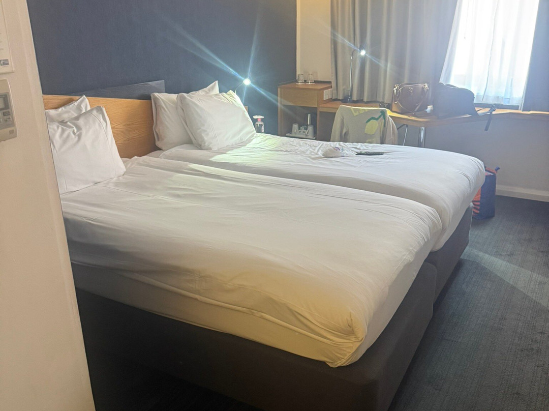 Holiday Inn Express 沃维克M40，JCT.15主图