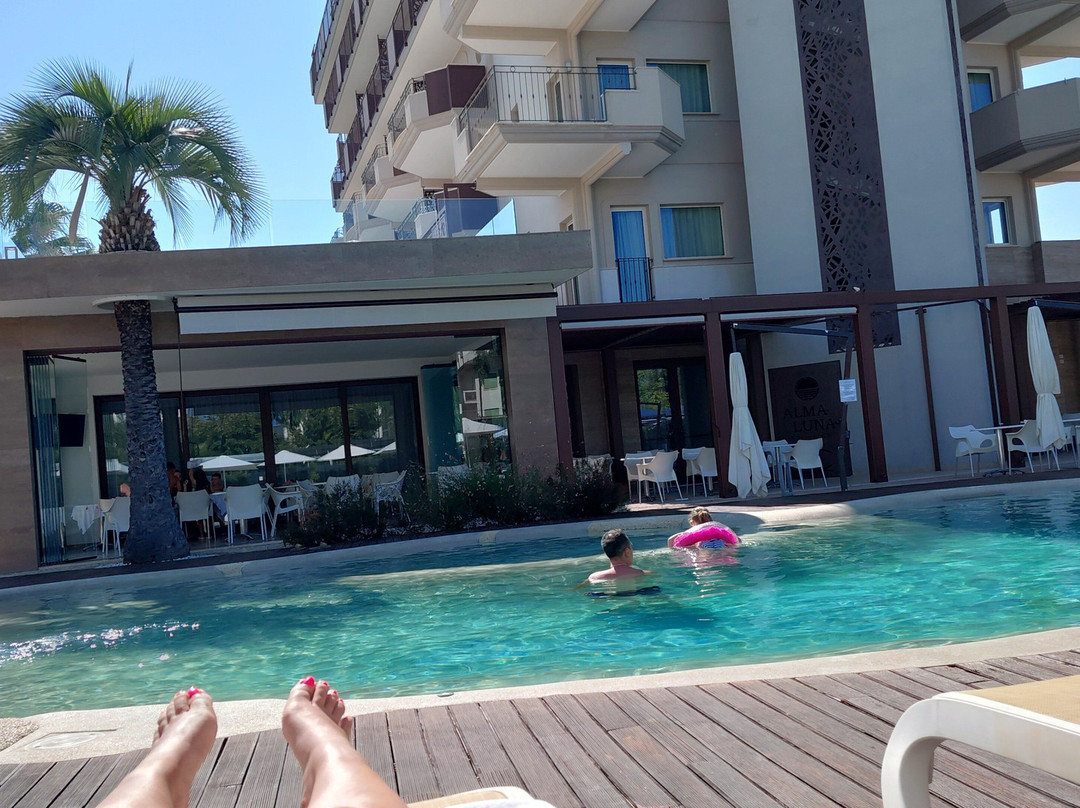 Almaluna Hotel & Resort主图