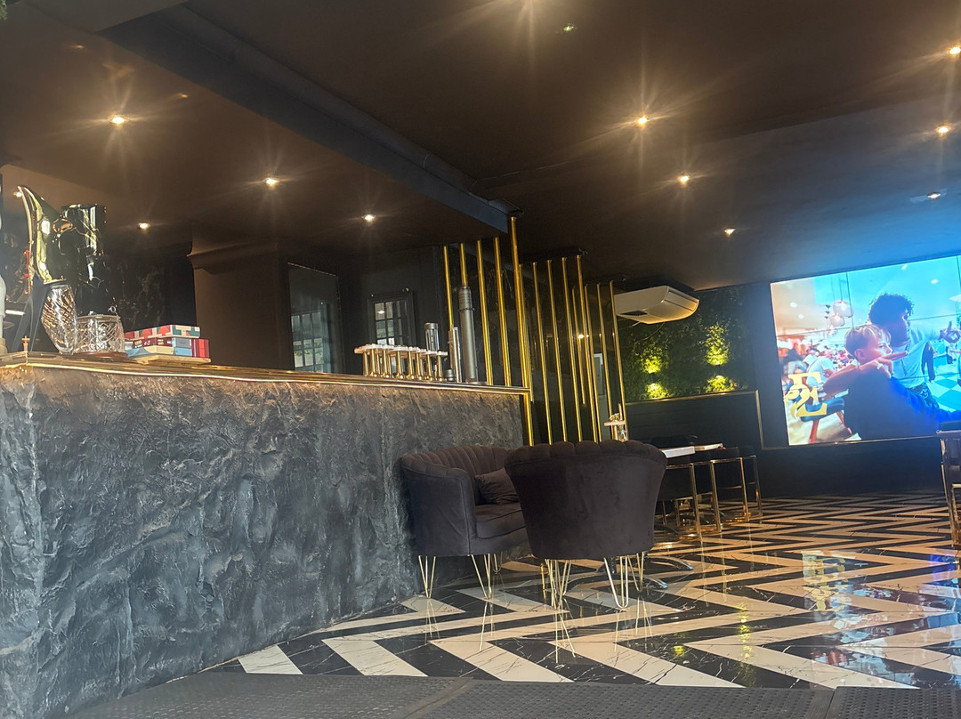 Emperors Cafe