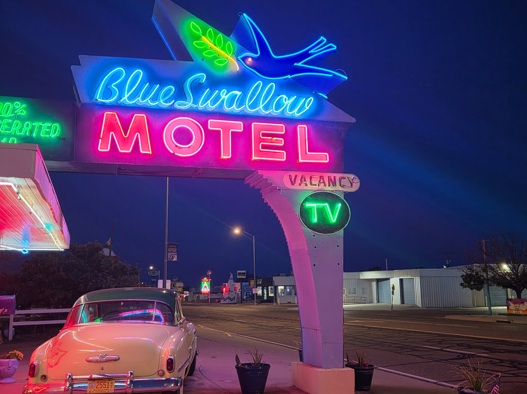 Blue Swallow Motel主图