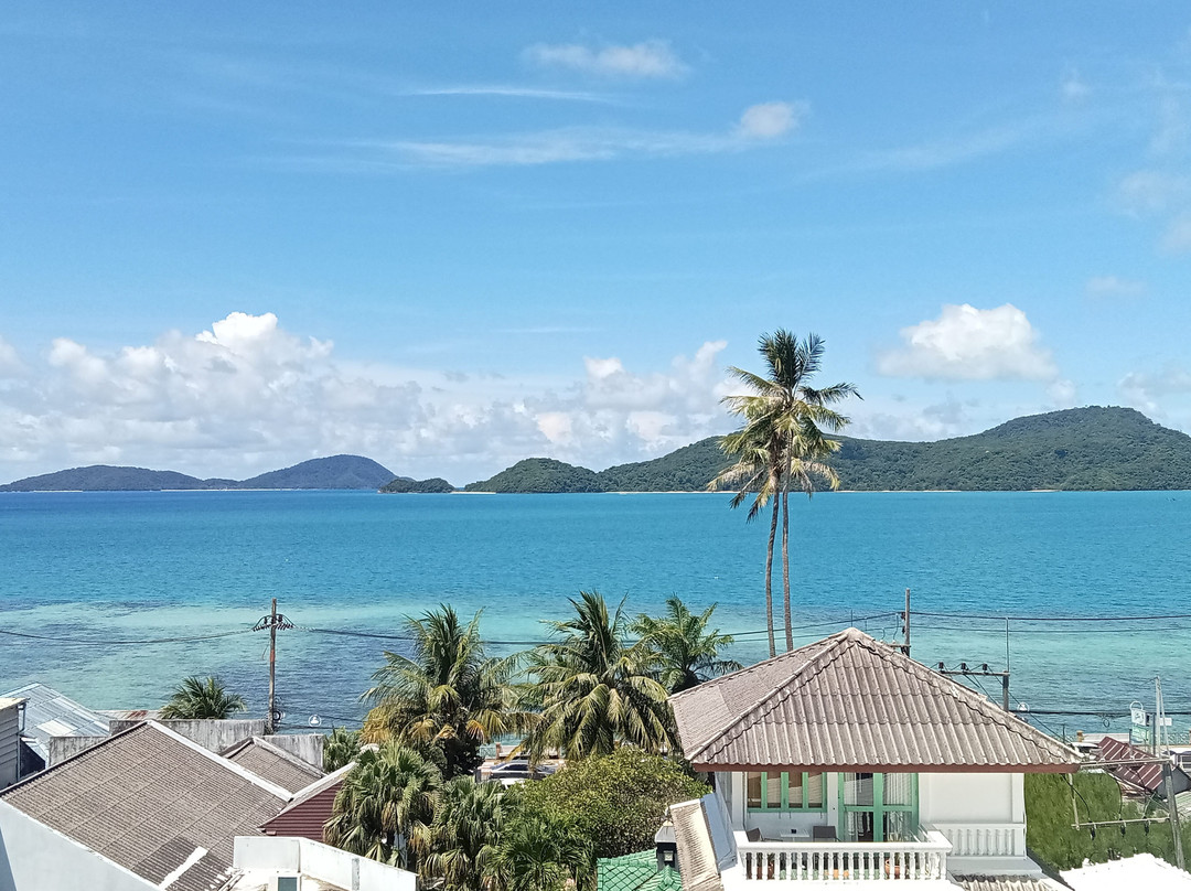 普吉岛凯特睿海湾酒店主图