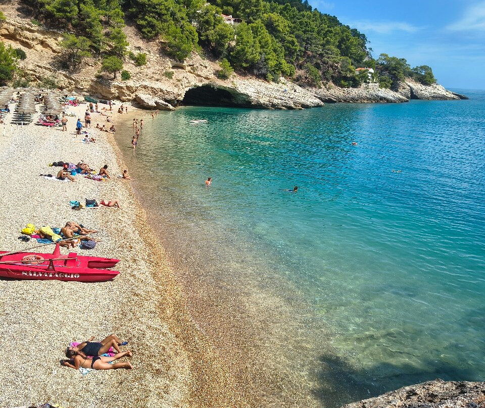 Spiaggia Pugnochiuso-维耶斯泰必去景点