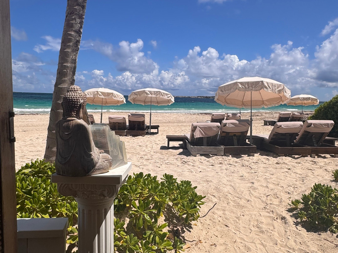 Colibri Massage Sxm-东方湾必去景点