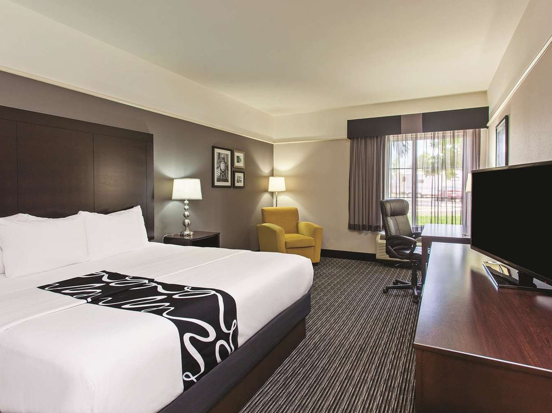 La Quinta Inn & Suites by Wyndham Santa Clarita - Valencia主图