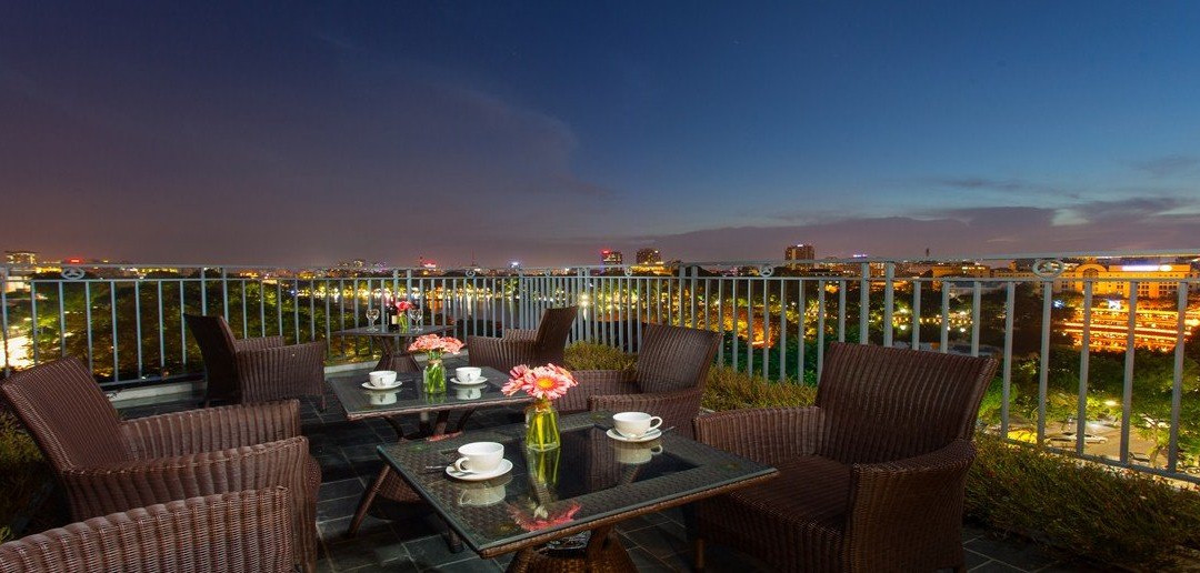 Bella Premier Hotel & Rooftop Skybar