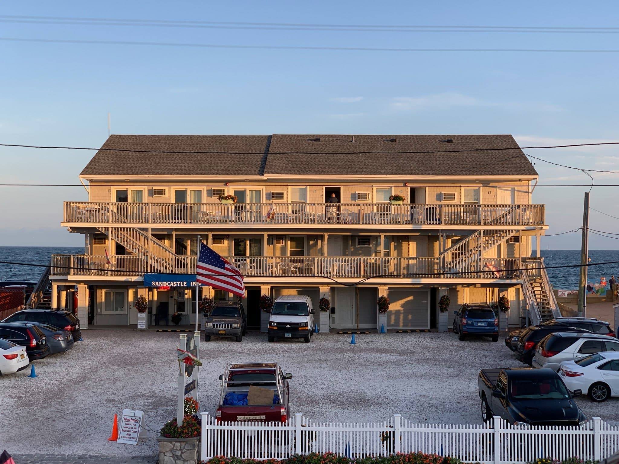 Sandcastle Beachfront Inn-官方
