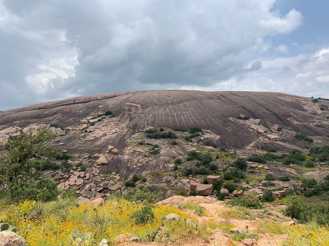 Enchanted Rock Cave-弗雷德里克斯堡必去景点