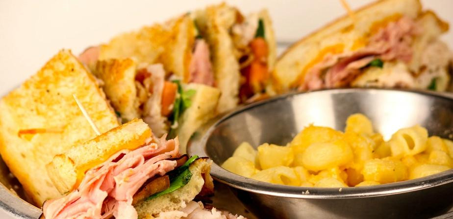 Ravenel旅游景点-Southside 17 Bar and Grill