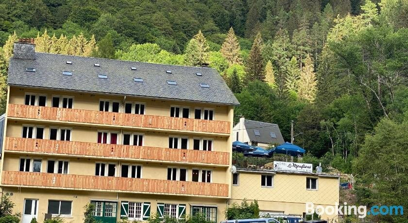 毛福龙酒店