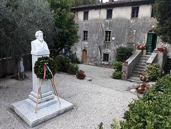 Museo Casa Natale di Giosue Carducci-彼得拉桑塔必去景点