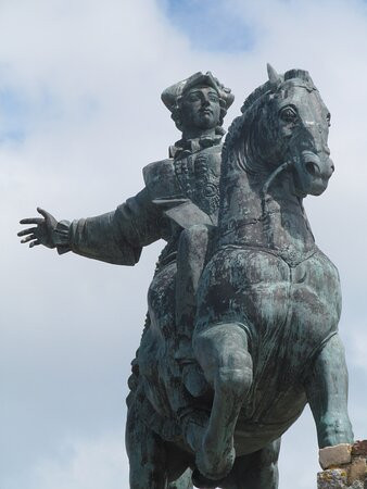 Monument to Empress of Russia Elizaveta Petrovna景点图片