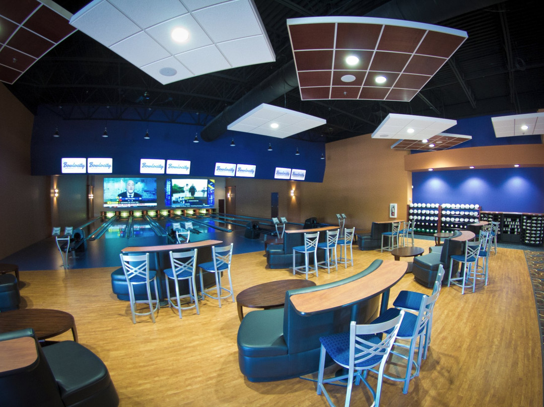 Bowlocity Entertainment Center-罗切斯特必去景点