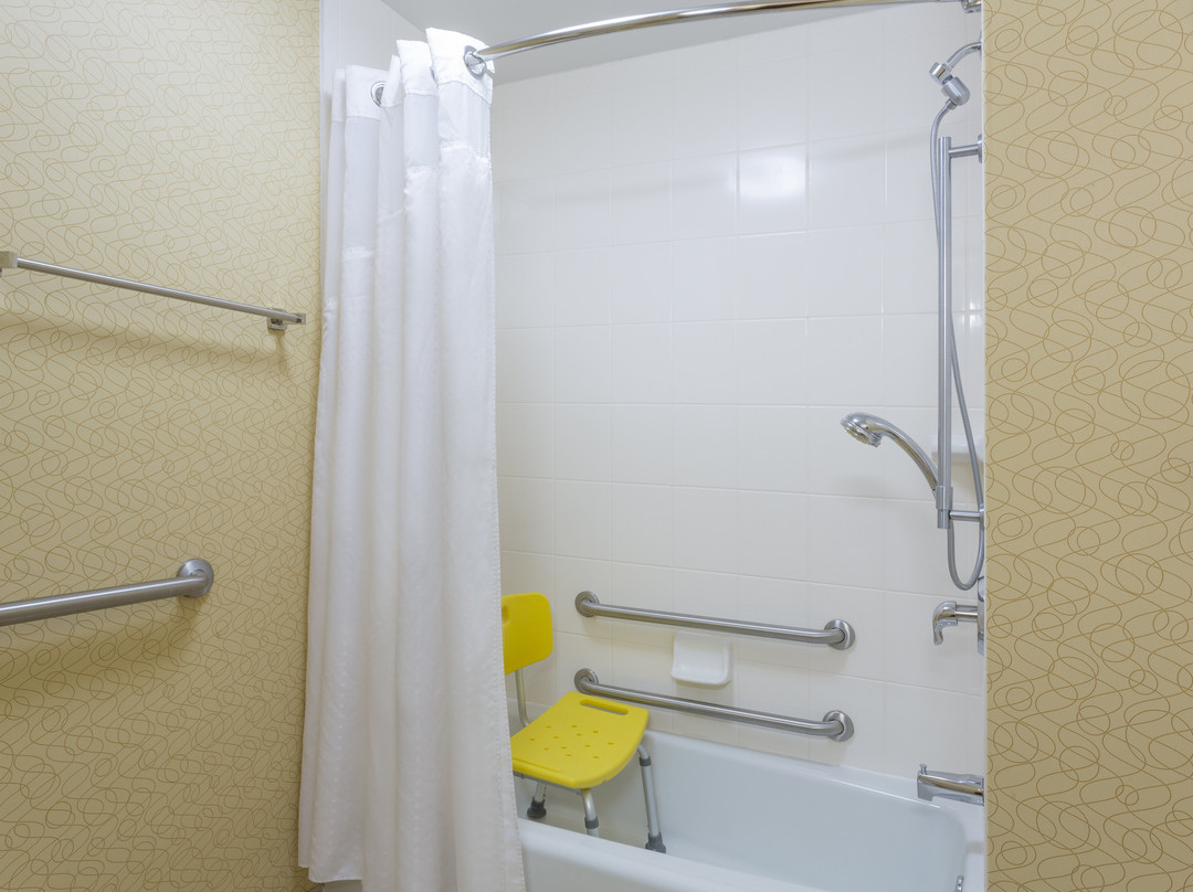Holiday Inn Express & Suites Tower Center New Brunswick by IHG主图