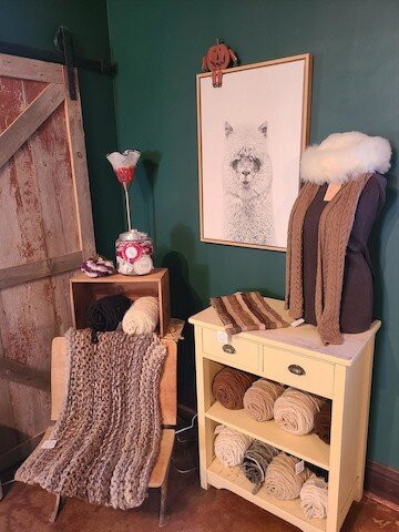 Chickadee Hill Alpacas Yarn Boutique and Farm-Rushville必去景点