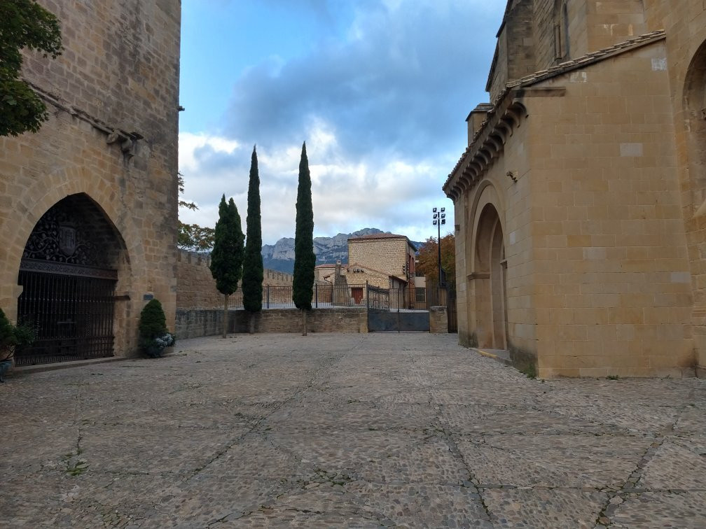 Iglesia de Santa Maria de los Reyes-拉瓜迪亚必去景点