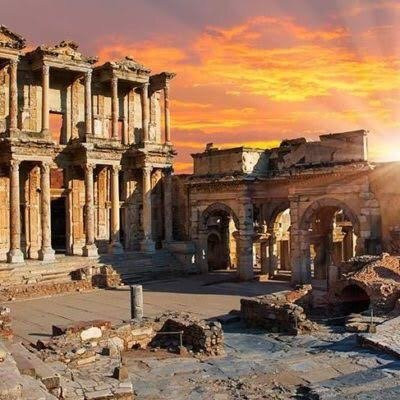 Trajan Fountain景点图片