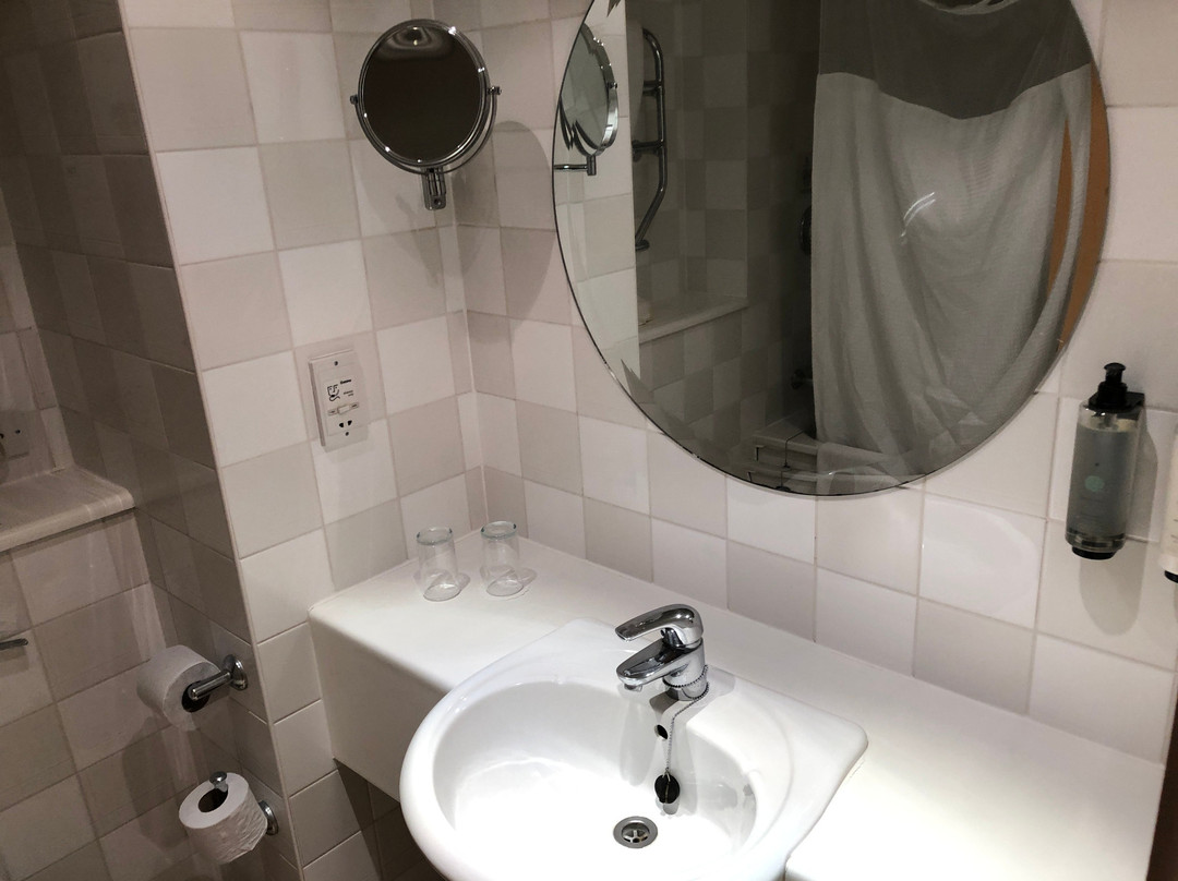 假日吉尔福德酒店主图