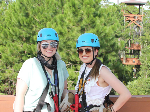 Hummingbird Zipline Course-橙色海湾必去景点