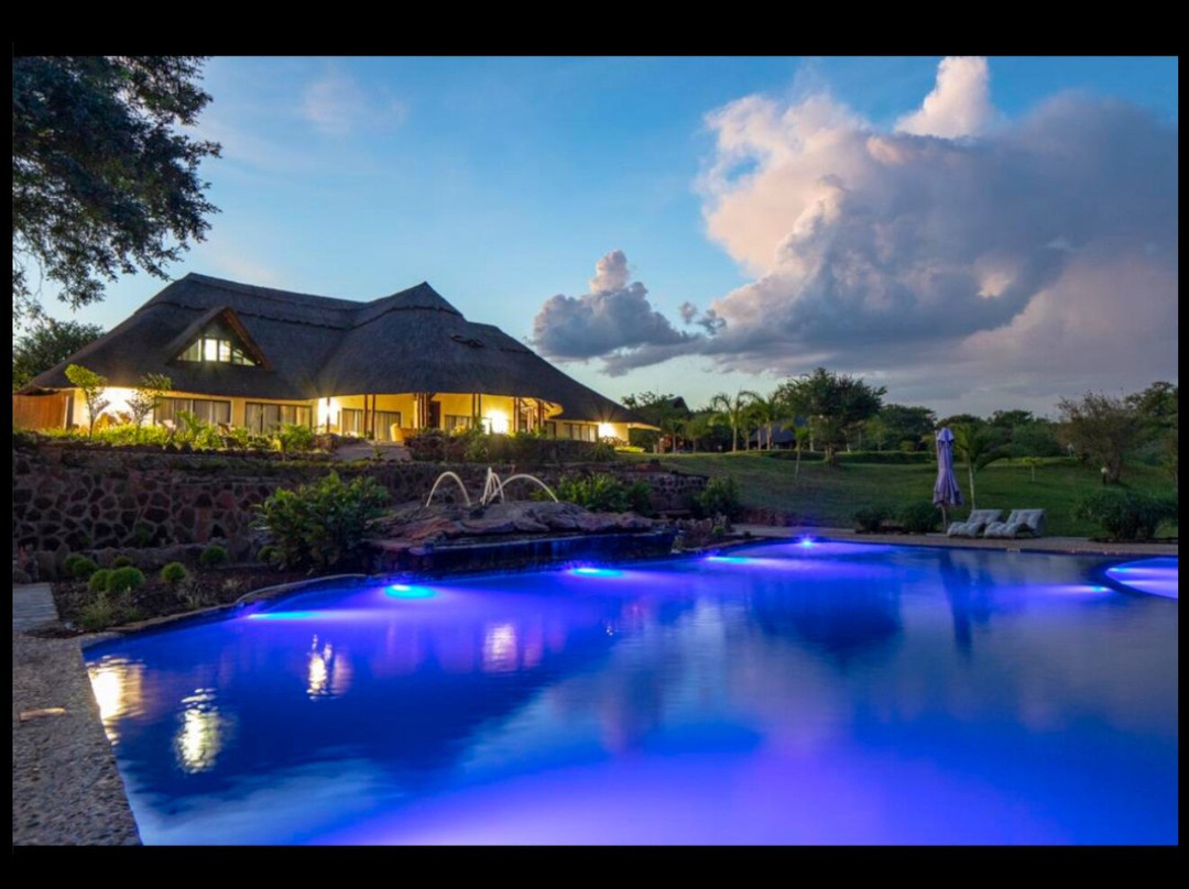 Charangwe River Lodge - Bordering Hurungwe Safari Area
