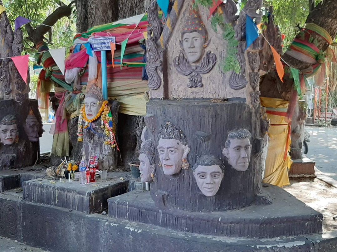 Ban Prasat Archaeological Site景点图片