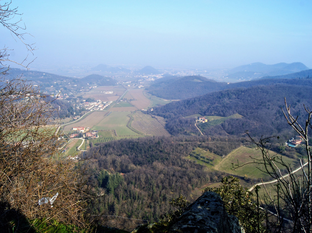 Ruderi Castello di Speronella a Rocca Pendice景点图片