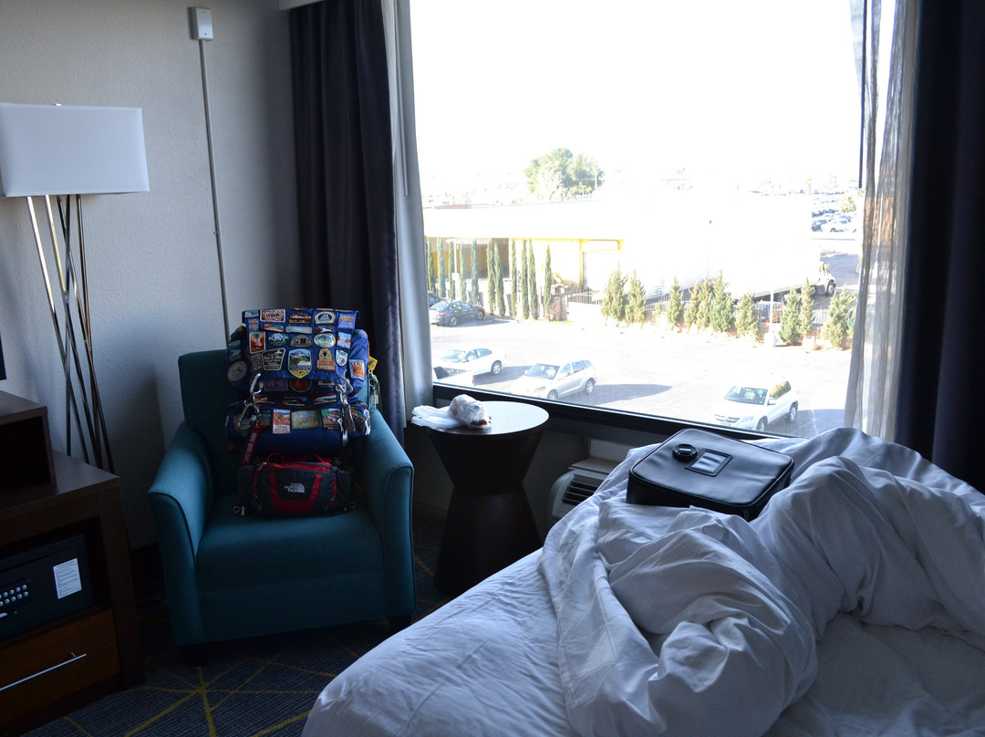 维克多维尔假日酒店主图