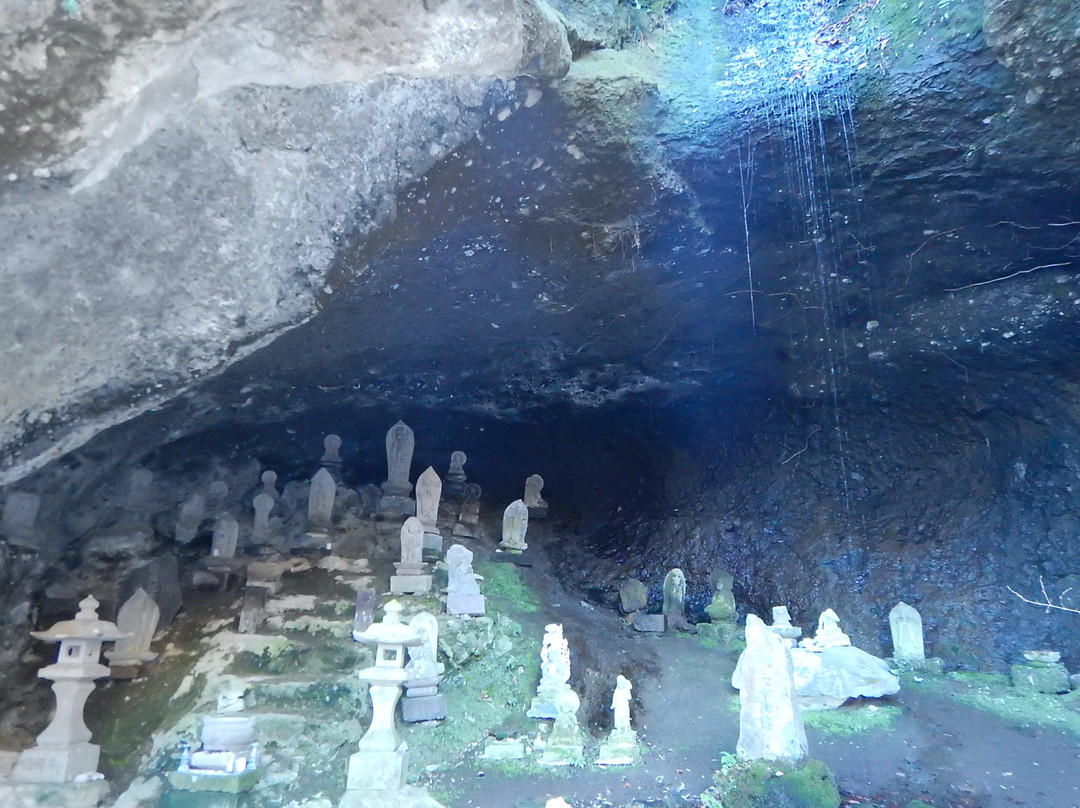 Shishido Iwaya Caves-汤河原町必去景点