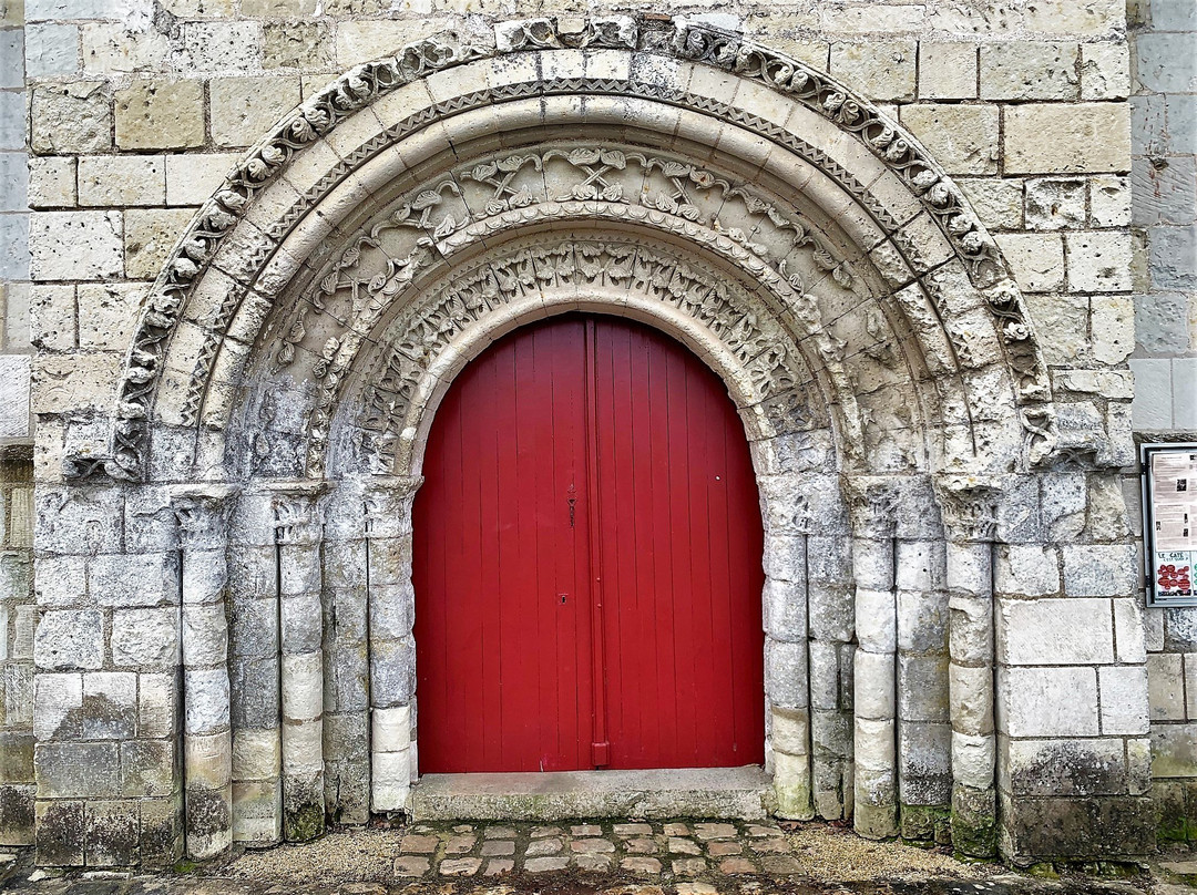 Eglise notre dame des tuffeaux景点图片