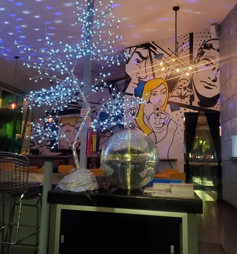 Blondies Loft + Slushbar-瓦拉塔港必去景点