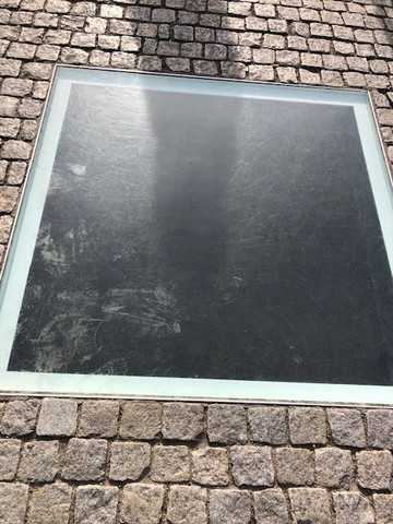 Book Burning Memorial at Bebelplatz-柏林必去景点
