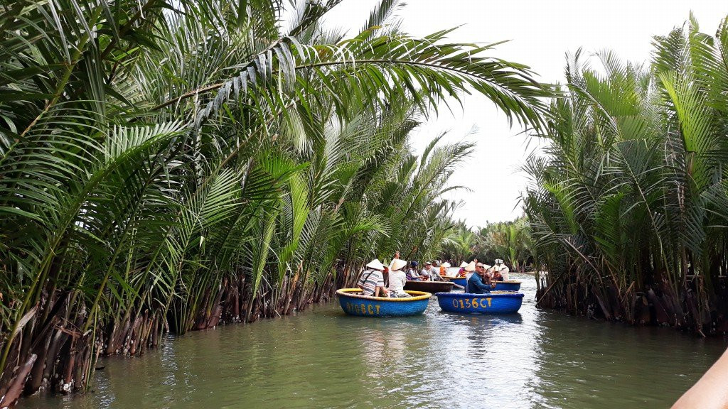 Hong Coconut Boat Tours景点图片