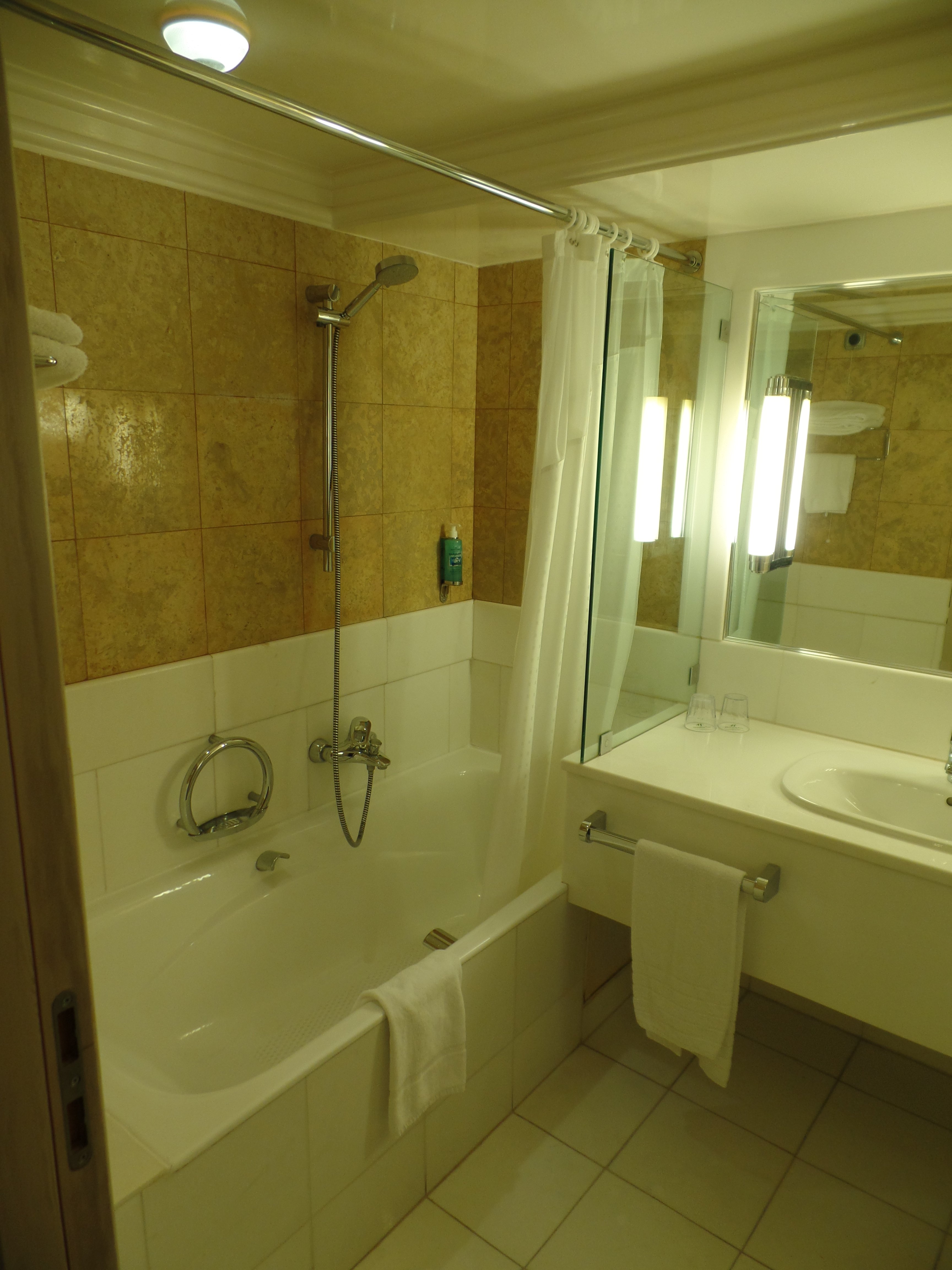 Holiday Inn Athens - Airport By IHG-浴室