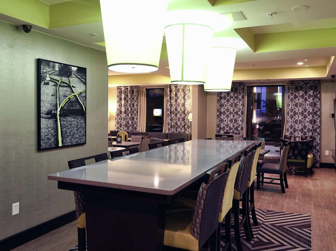 Hampton Inn Paris主图