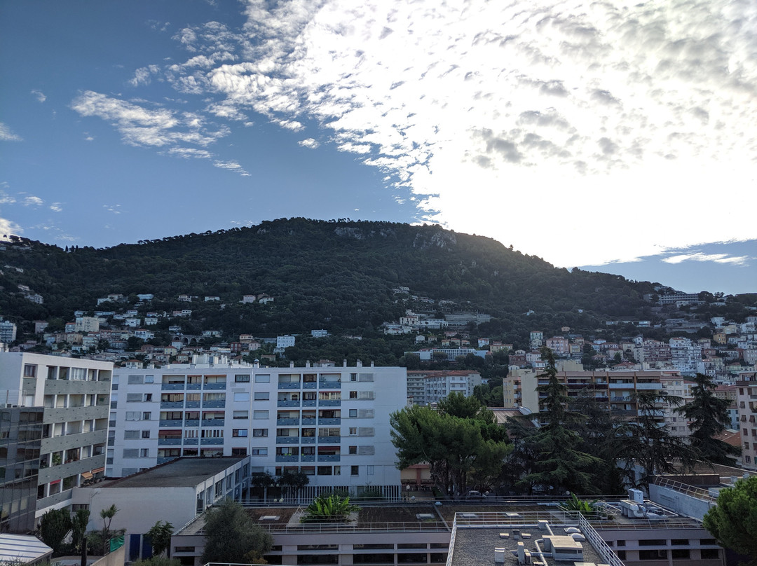 艾萨帝都酒店主图