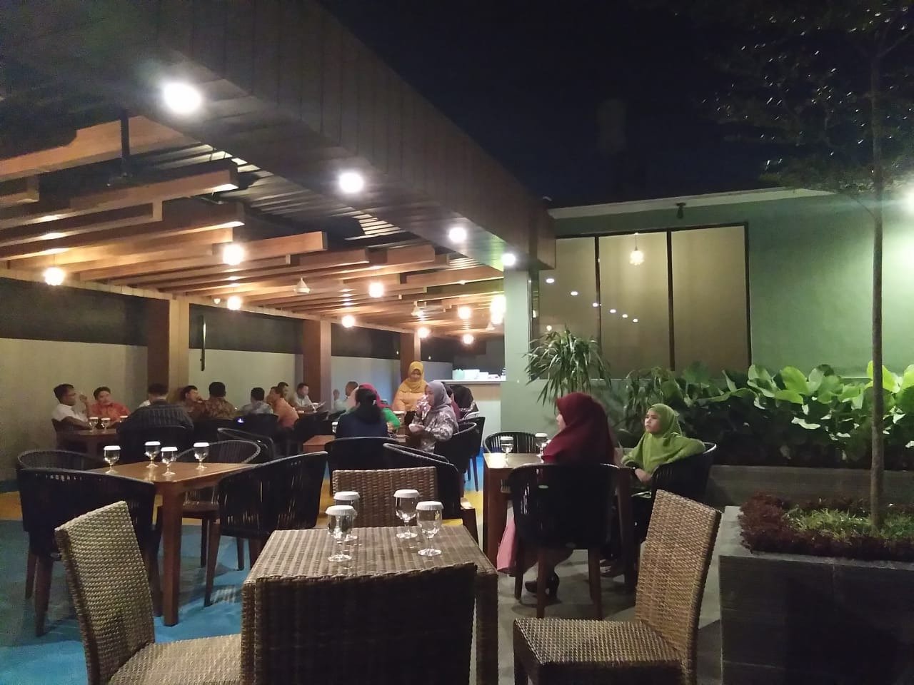 Ayola First Point Hotel Pekanbaru-餐饮