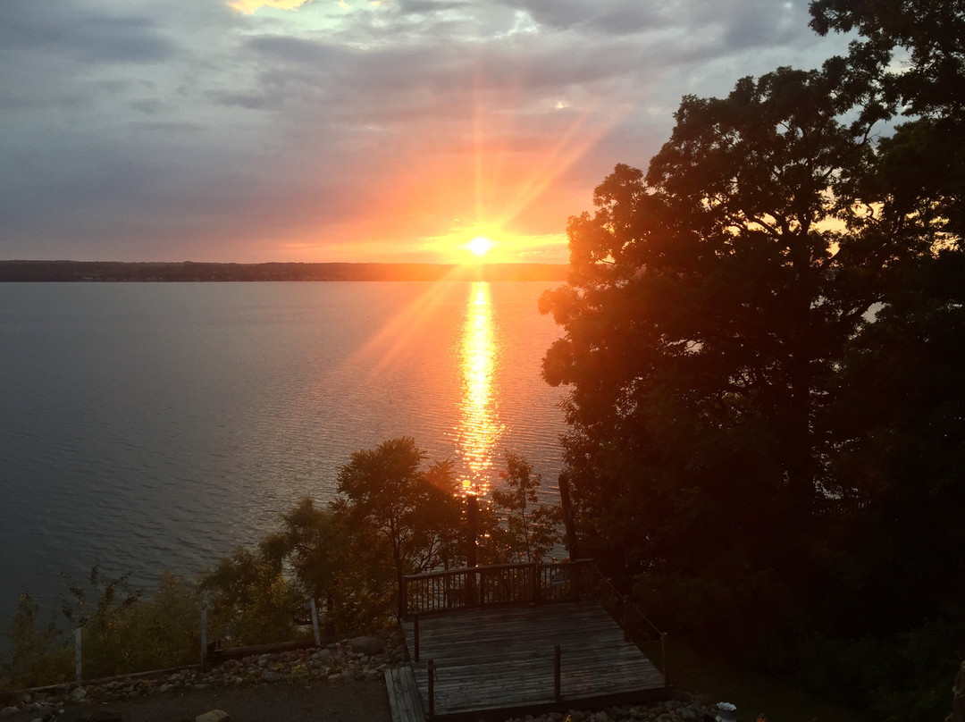 Paradise on the Lake Bed and Breakfast主图