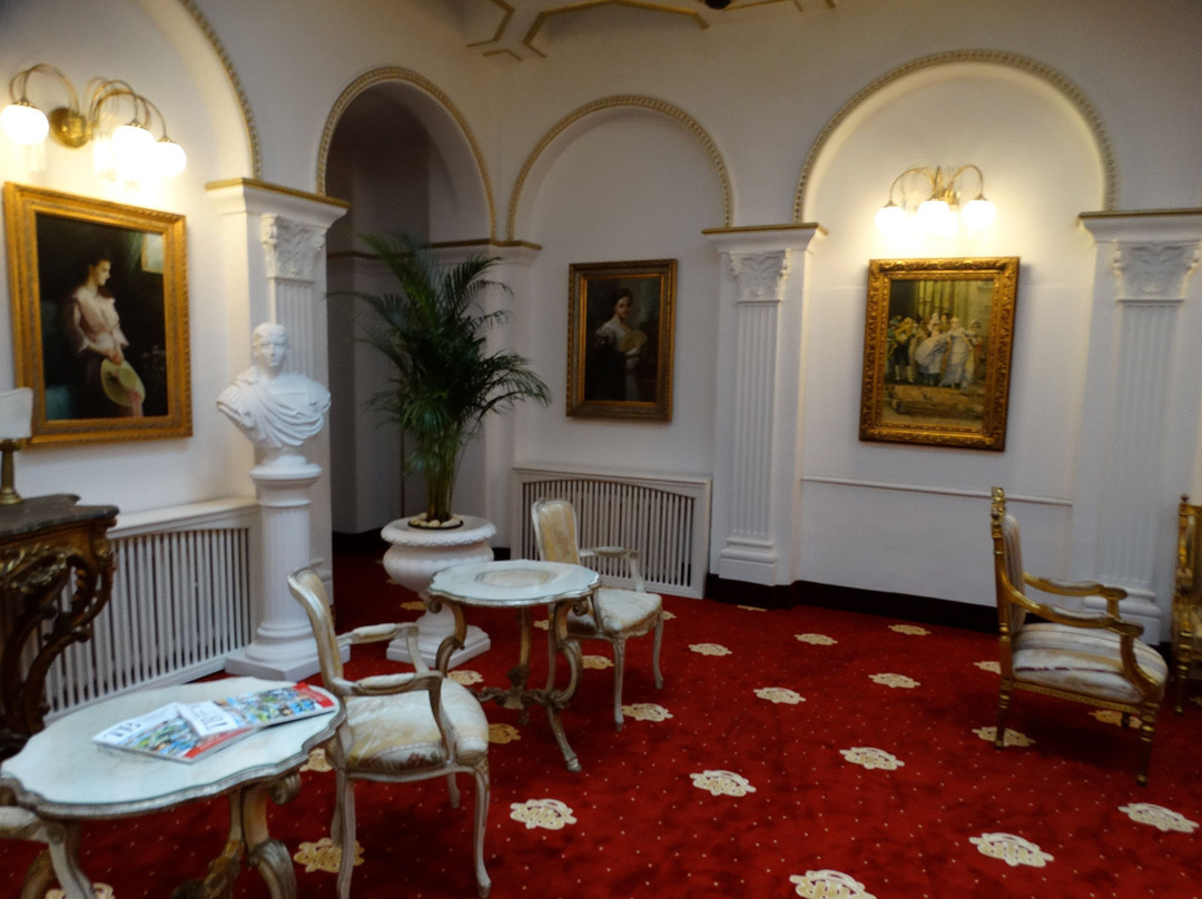 罗马尼勒伊姆帕拉图酒店主图