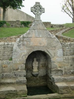 Fontaine De Dévotion De Saint-cado-Belz必去景点
