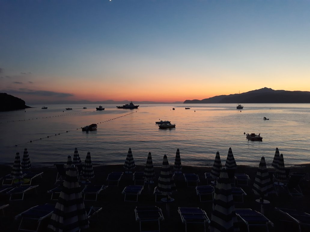 Spiaggia di Pareti景点图片