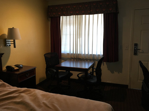 霍利斯特旅馆主图