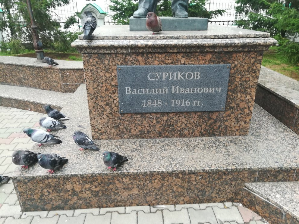 V.I. Surikov Monument景点图片