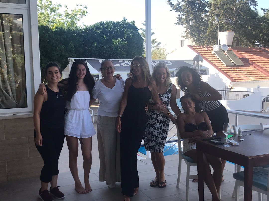 Rose Gardens Hotel主图