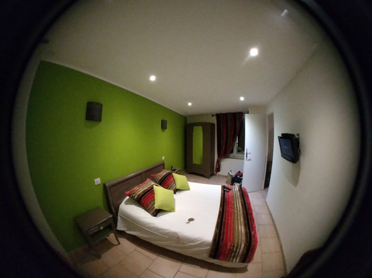 Sillans-la-Cascade酒店住宿-针餐厅酒店