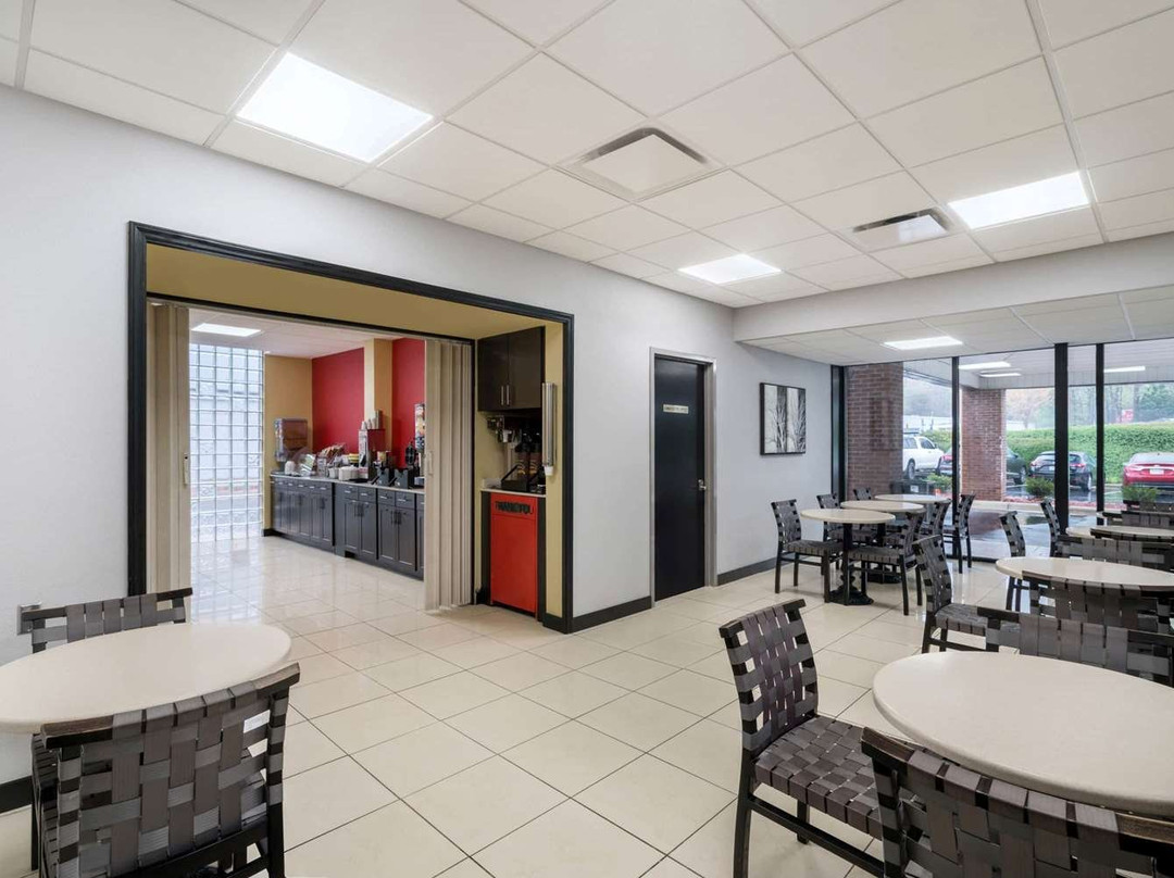 Super 8 by Wyndham Raleigh North East主图