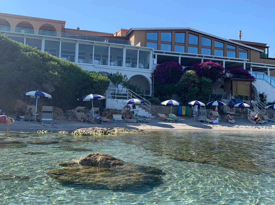 德皮尼酒店主图