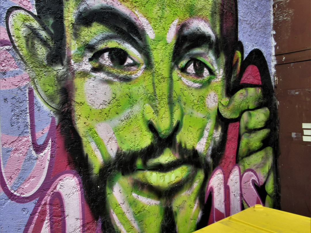 Fresque "Abbé Road" - Naro-讷伊普莱桑斯必去景点