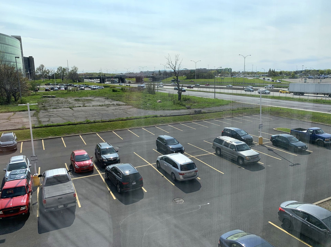 Embassy Suites By Hilton Montreal Airport主图