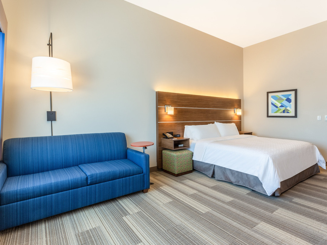 Holiday Inn Express & Suites Springfield North By IHG主图