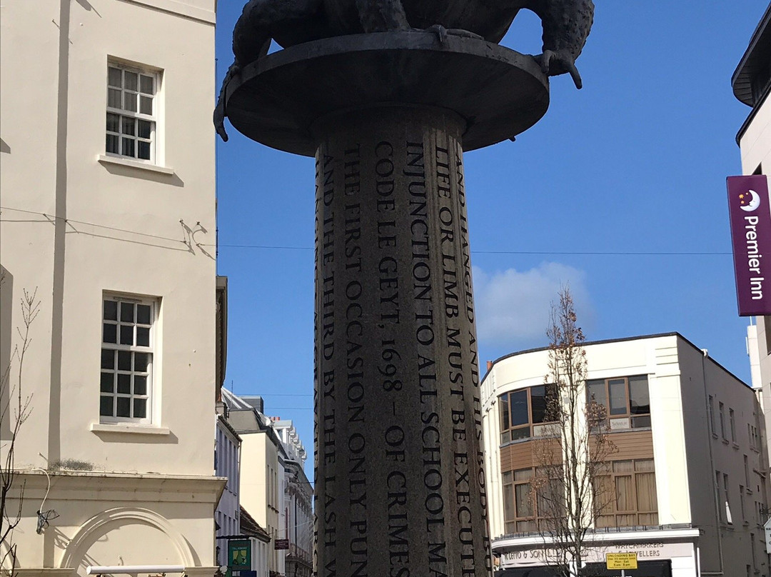 Statue of The Toad-St. Helier必去景点