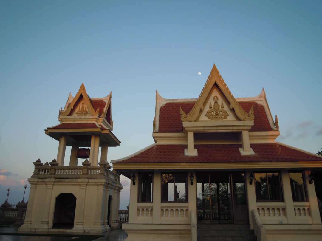 Phra Mahathat Chedi Pakdee Prakas景点图片